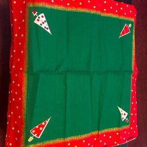 Set of 4.   Christmas napkins